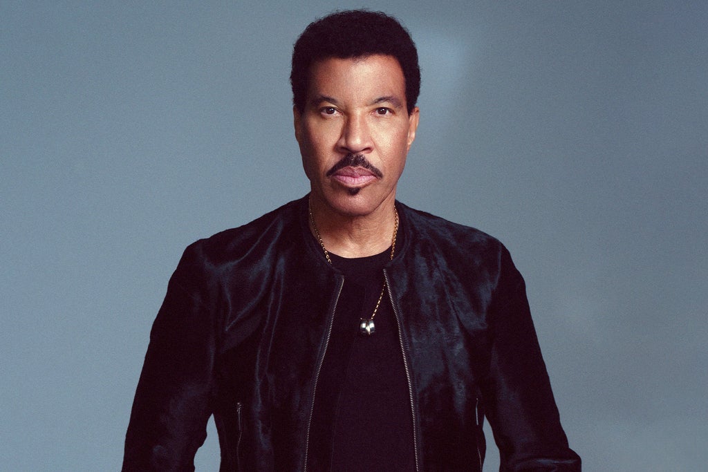 Lionel Richie and Earth, Wind & Fire - Sing a Song All Night Long