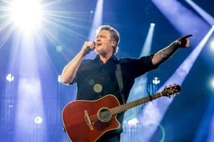 blake shelton tour chicago