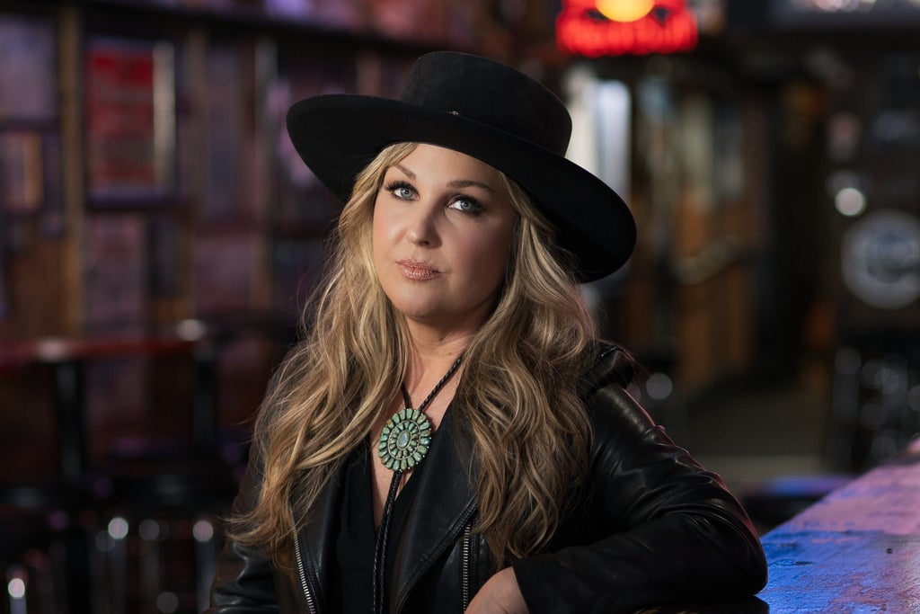 Sunny Sweeney w/ Mindy Miller at Woodlands Tavern
