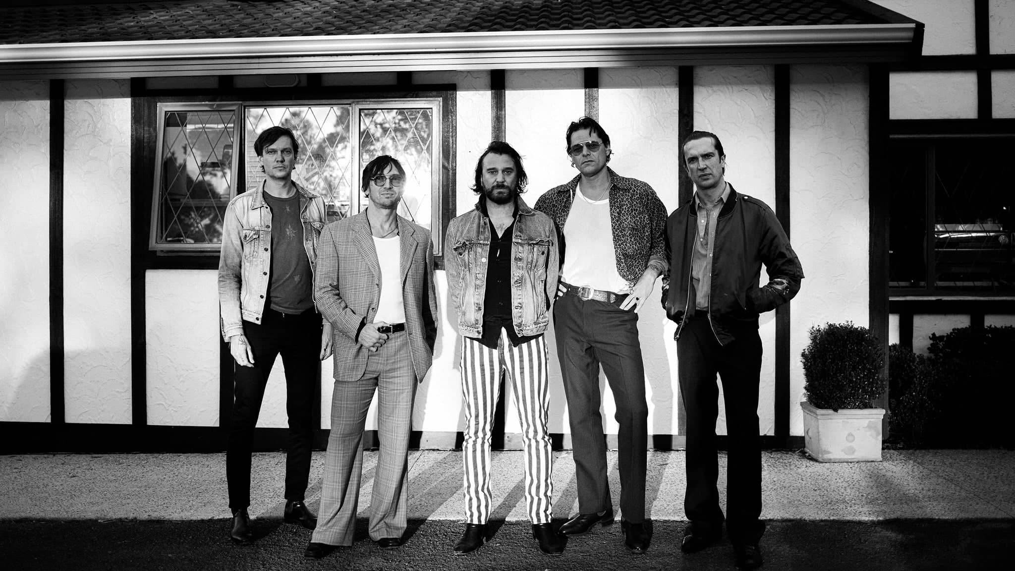JET - Down The Moonlit Mile Revue