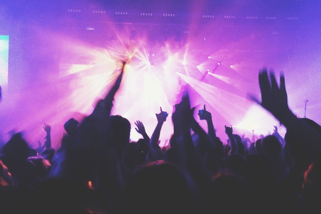 FREE SHOW - NORA QUINN