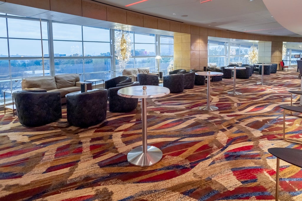 Skyline Lounge Shen Yun